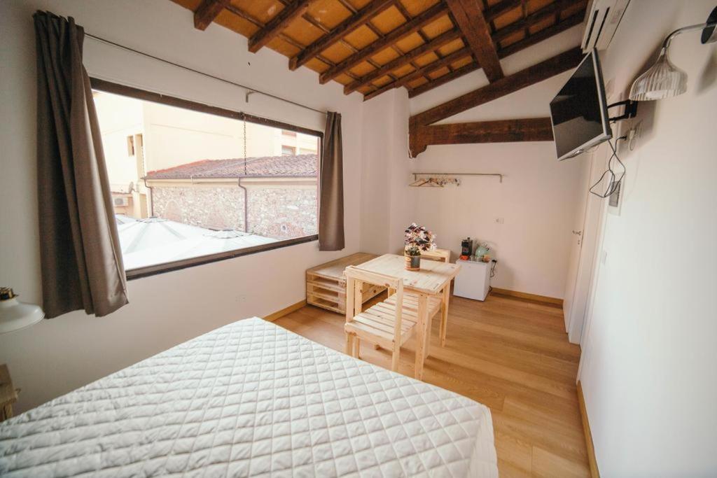 Le Camere Pietrasantine - Centro Storico П'єтразанта Номер фото